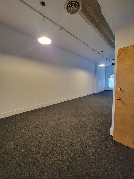 Building Photo - 122 N 3rd St