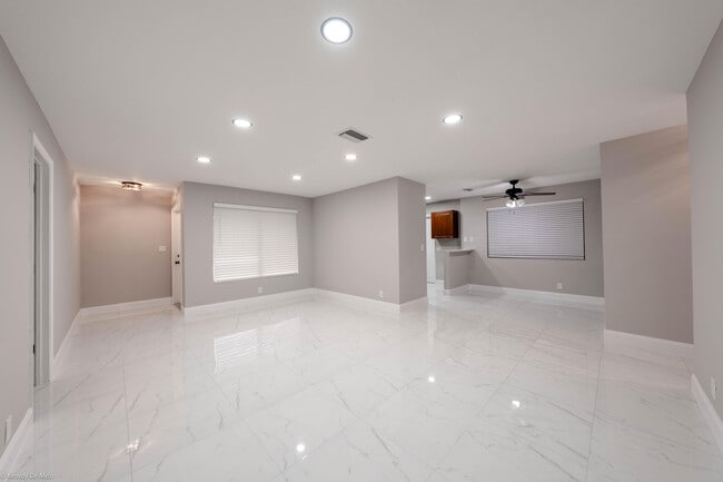 Building Photo - 120 SW 29th Terrace