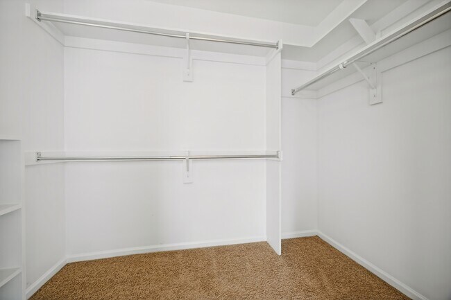 Building Photo - 1420 Hambledon Loop