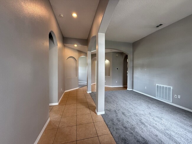 Building Photo - 1710 Swallowtail Ln