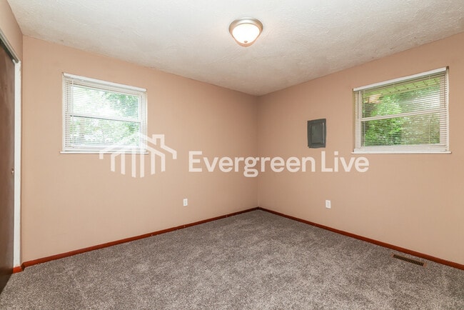 Building Photo - 1101 Rossiter Dr