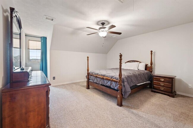 Building Photo - 1806 Lakeshore Cir