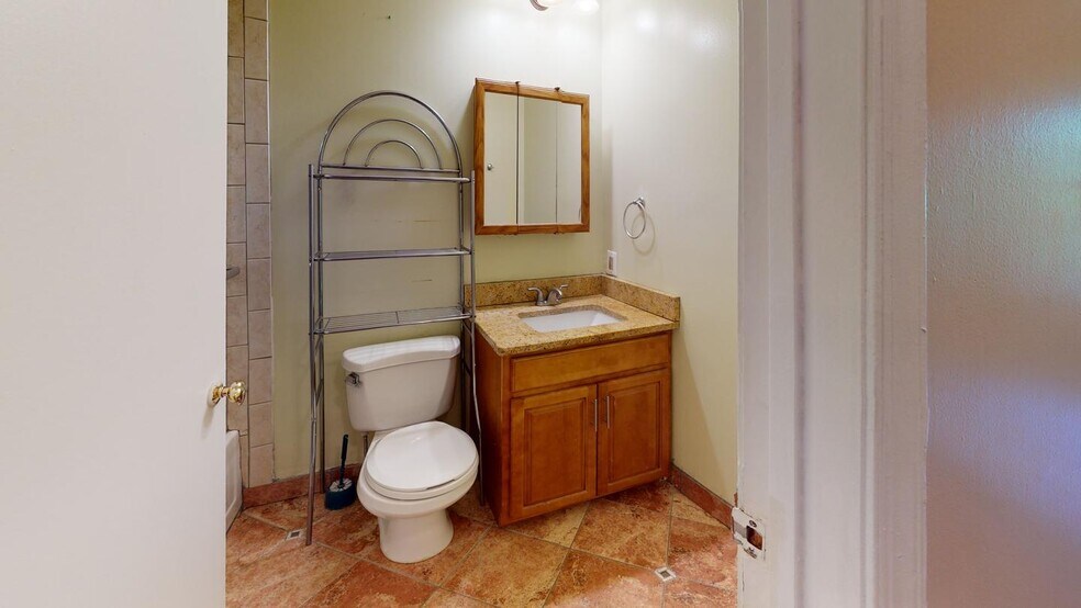 Building Photo - Updated Columbia Heights townhome near the...