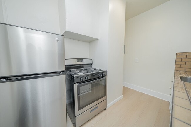 Building Photo - 4056 Piedmont Ave