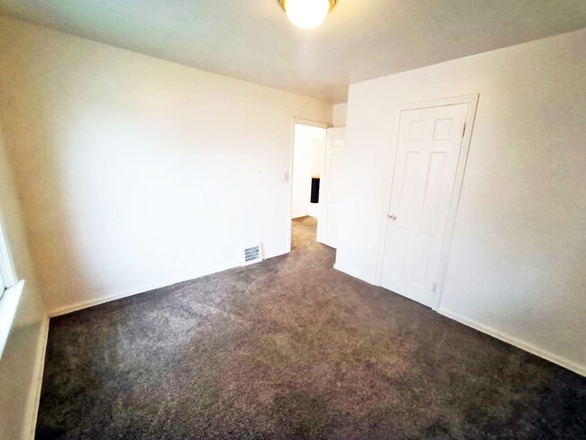 Building Photo - Convenient Showings — No Appointment Needed!