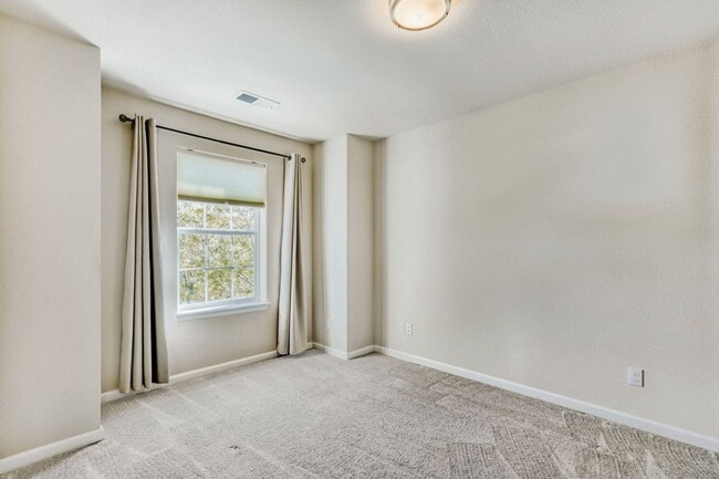 Building Photo - Bright, Seamless Living in Longmont’s Premier School District