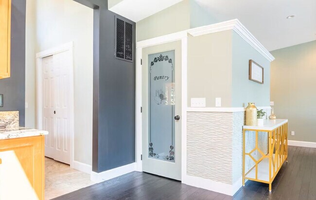 Building Photo - 5627 Illahee Road NE