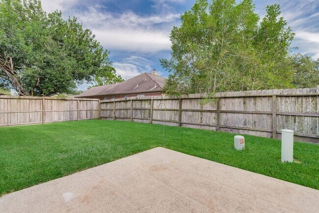 Building Photo - 4826 Linden Pl