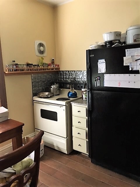 Building Photo - 402 Rogers St