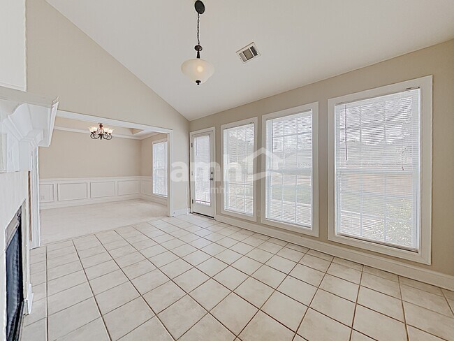 Building Photo - 2116 Benchmark Dr SW