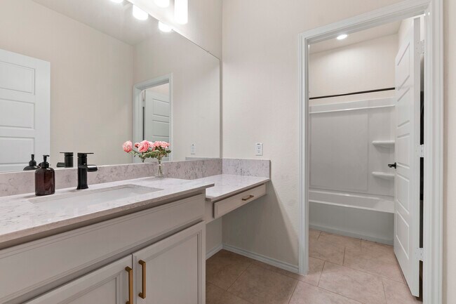 Building Photo - 1711 Dalhart