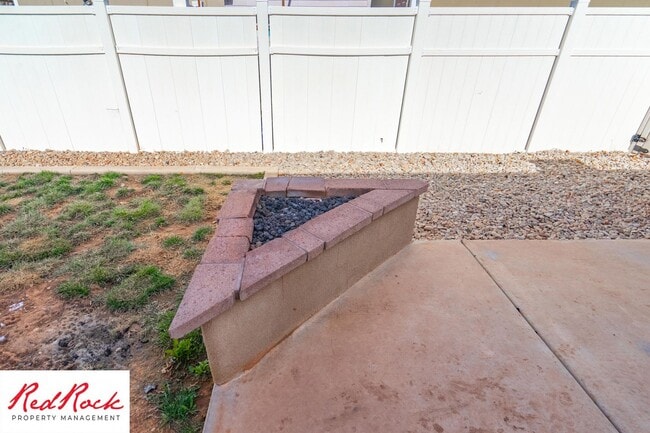 Building Photo - Inviting 3-Bedroom Home with Garage and Private Backyard