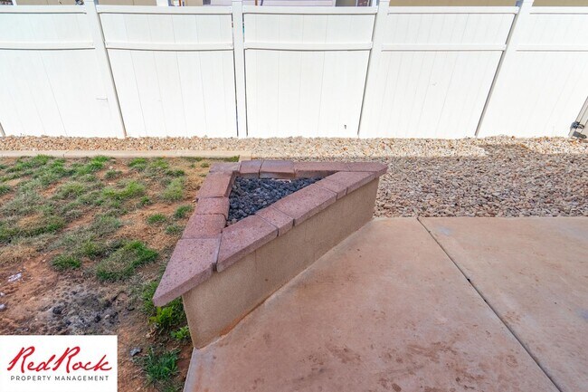 Building Photo - Move in Special: $200 off full first month rent on this inviting 3-Bedroom Home with Garage and P...