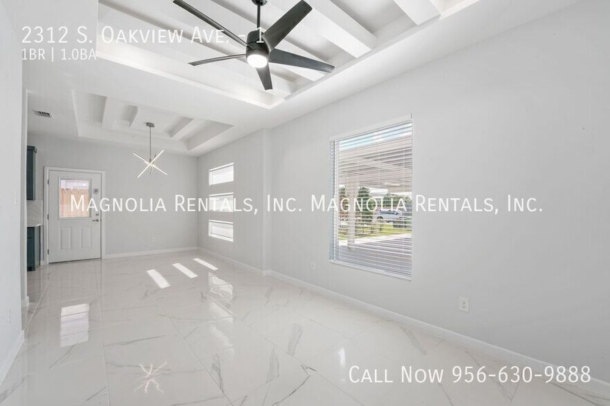 Building Photo - 2312 S Oakview Dr