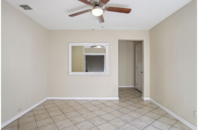 Building Photo - Charming 2BR 1BA Near Downtown