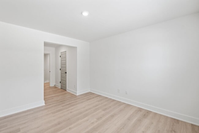 Building Photo - Bright & Modern New Construction Townhome ...