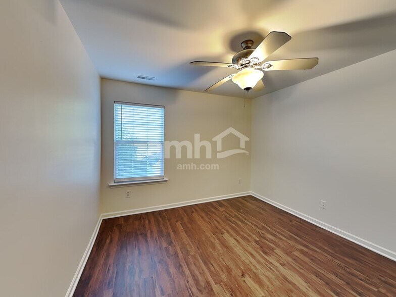 Building Photo - 15516 Crossing Gate Dr