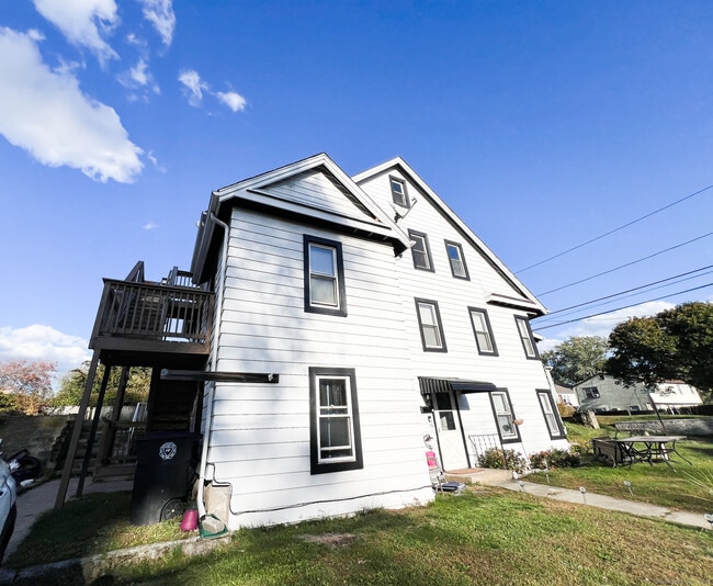 Building Photo - 91 Willow St