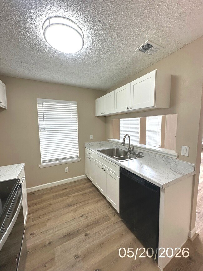 Building Photo - 17712 Northhagen Dr