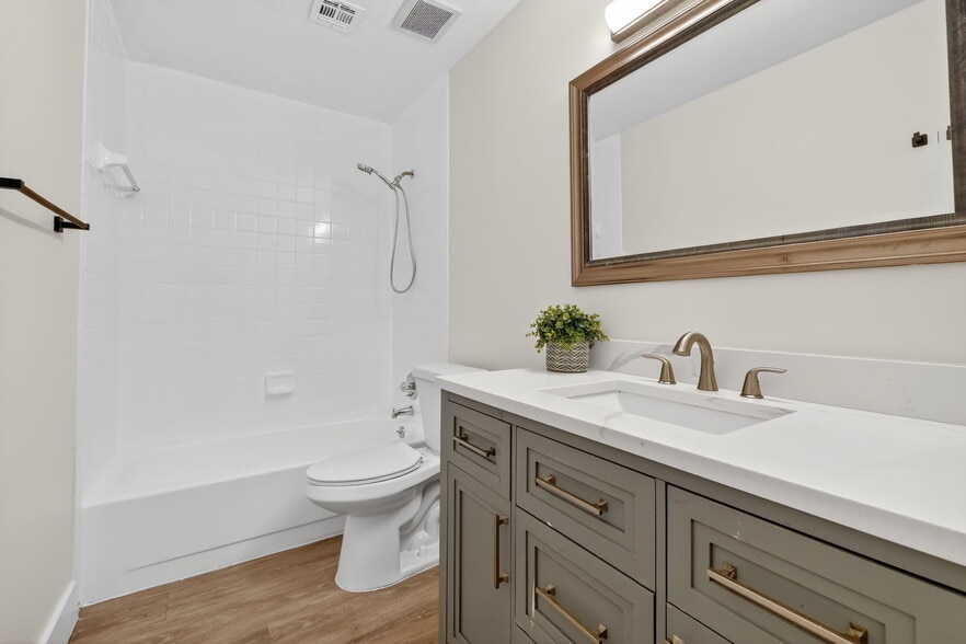 Building Photo - 2513 S 17th St