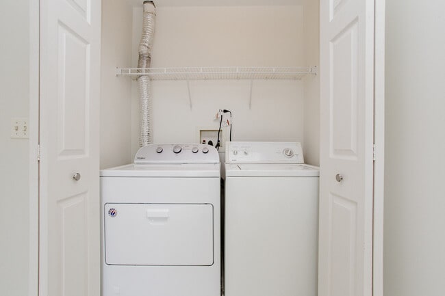 Building Photo - 1217 N Village Dr