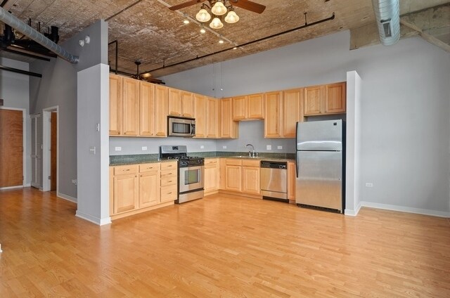 Building Photo - 3963 W Belmont Ave