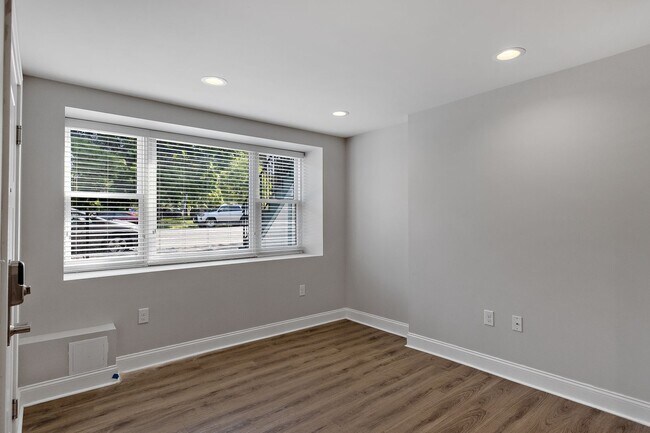 Building Photo - 536 Madison Ave
