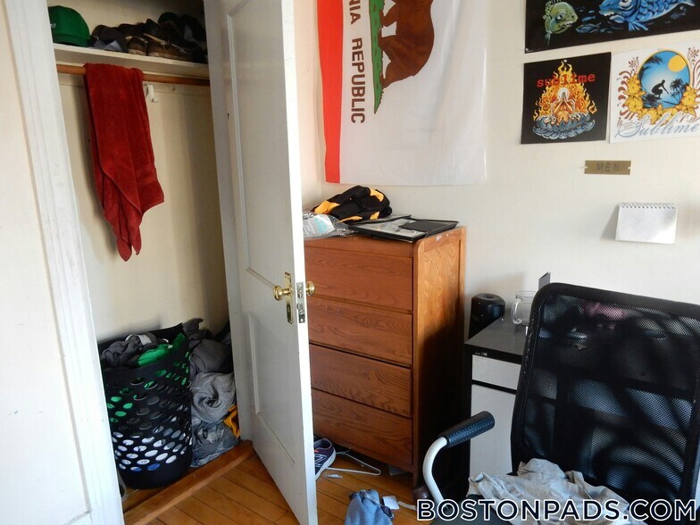 Building Photo - 18 Glenville Ave