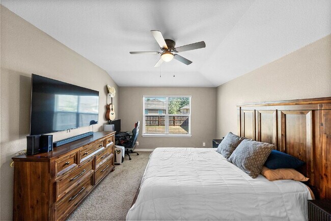 Building Photo - Charming Modern Home with Premium Amenitie...