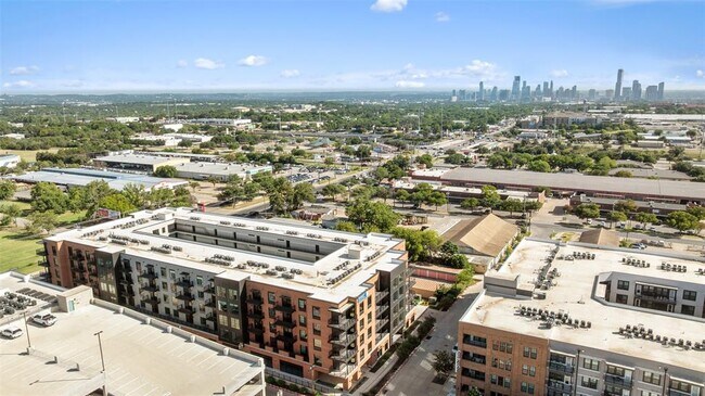 Building Photo - 4315 S Congress Ave