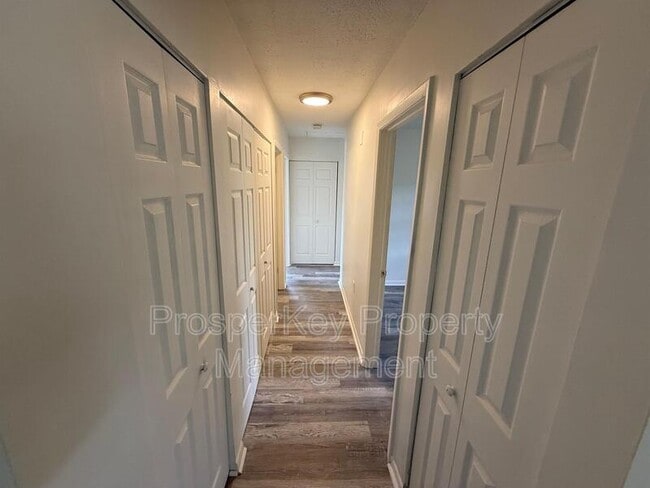 Building Photo - 4009 Ester Dr SW