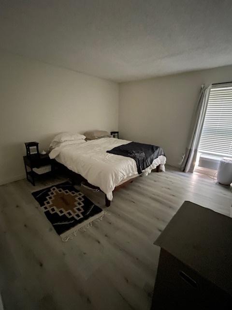 larger bedroom - 411 Monterey Blvd