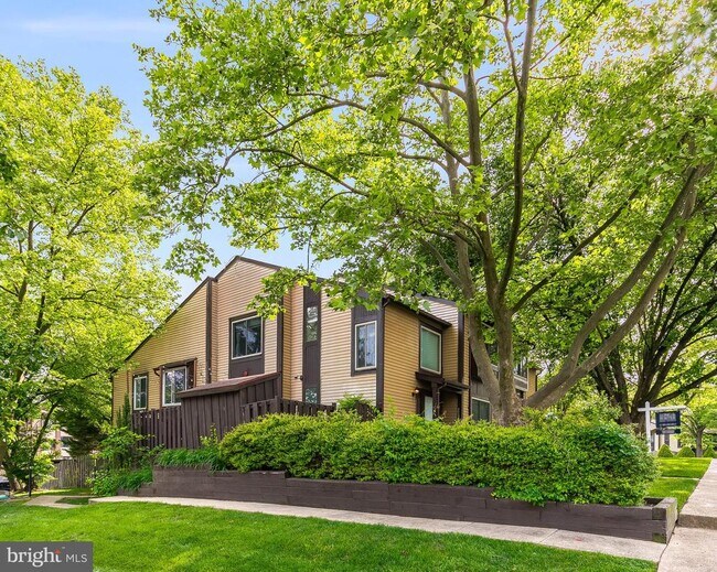 Building Photo - 7329 Split Rail Ln