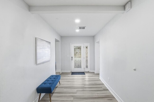 Building Photo - 1702 7th St N