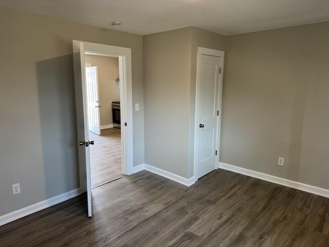 Building Photo - Cozy 1 Bedroom Apartment in the Heart of W. GVL. Steps from Unity Park and Pendleton St.