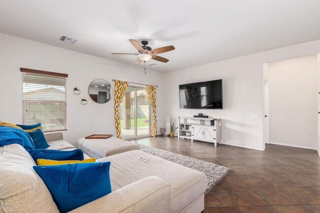 Building Photo - Gorgeous 3bed/2bath single level home in North Peoria!! Best Schools !!