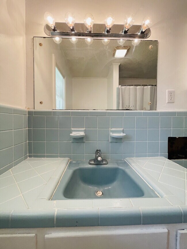 Building Photo - ADORABLE BRICK RANCH IN LAGRANGE *3 BR, 1 BA* NEWLY RENOVATED