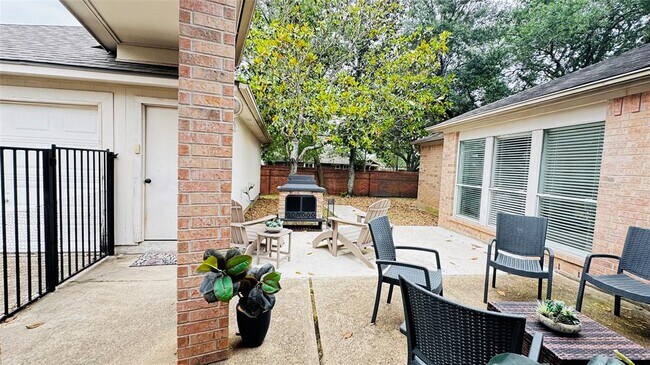 Building Photo - 3615 Huggins Way St