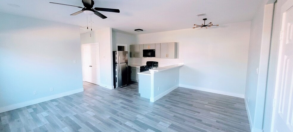 Building Photo - 7502 Sandle St