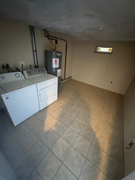 Laundry room - 7 Lawrence Ave