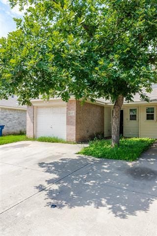 Building Photo - 1217 Village Garden Dr