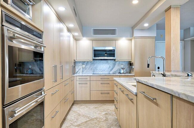 Building Photo - 1977 Gulf Shore Blvd N