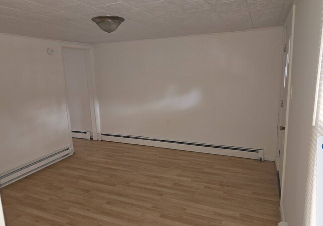 Building Photo - Charming 2 Bed / 1 Bath Single Family Home in Lansford with Front Porch & Yard!