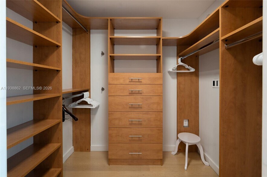 Building Photo - 17001 Collins Ave