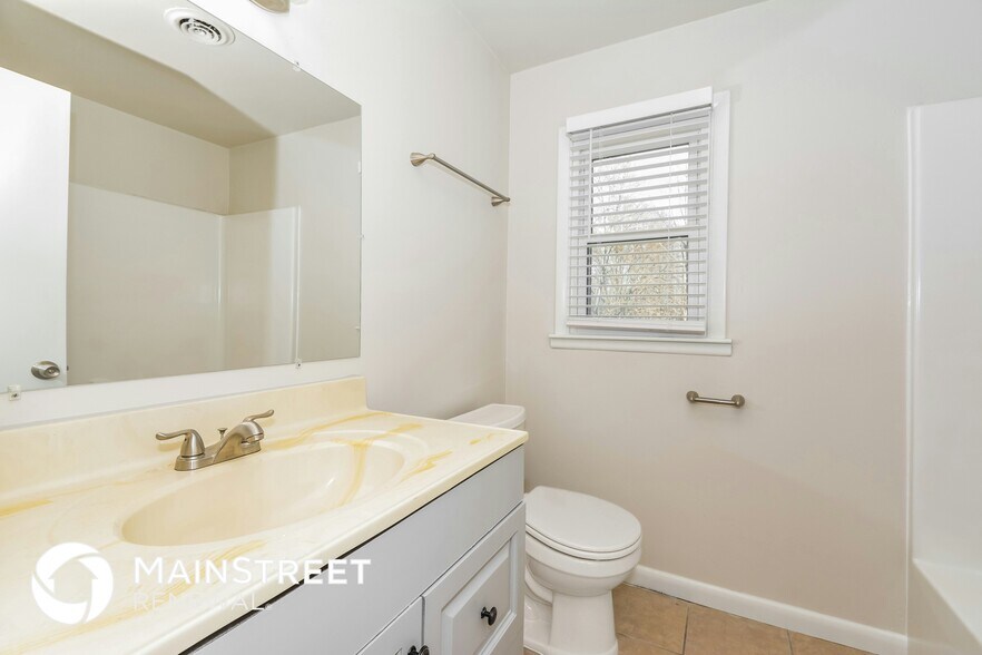 Building Photo - 4044 Elizabeth Dr
