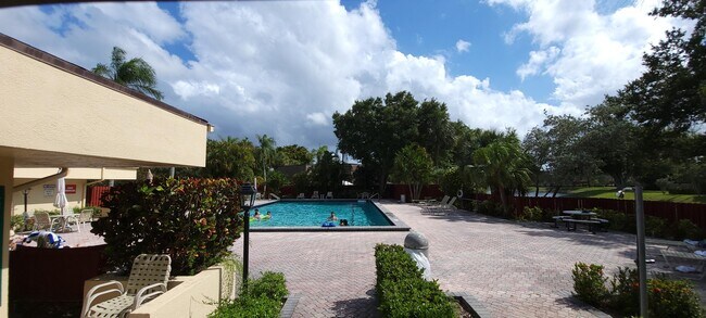 Building Photo - 2936 SW 22nd Cir