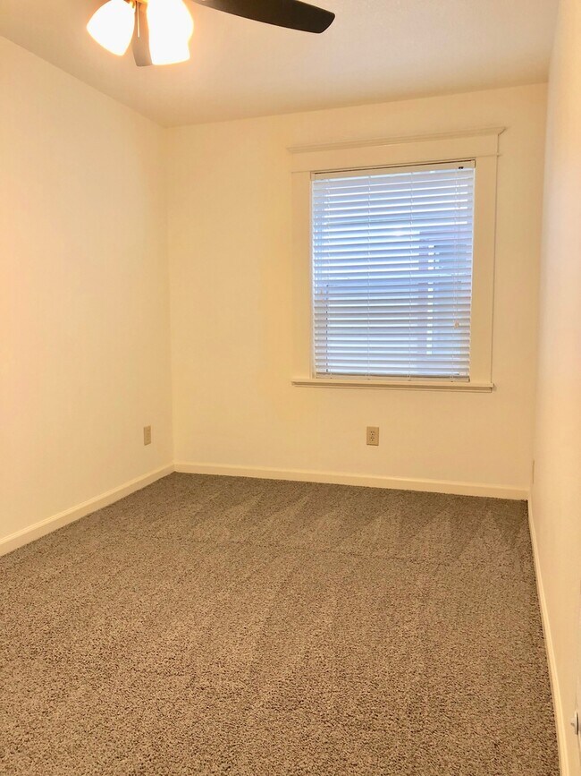 Building Photo - 1 Bedroom in Sellwood