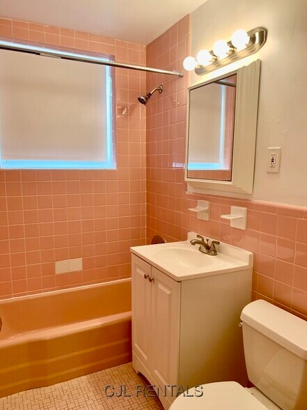 Building Photo - 69 Grove St