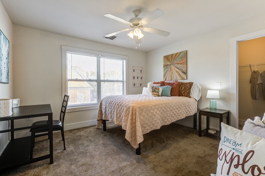 Building Photo - Redpoint Raleigh