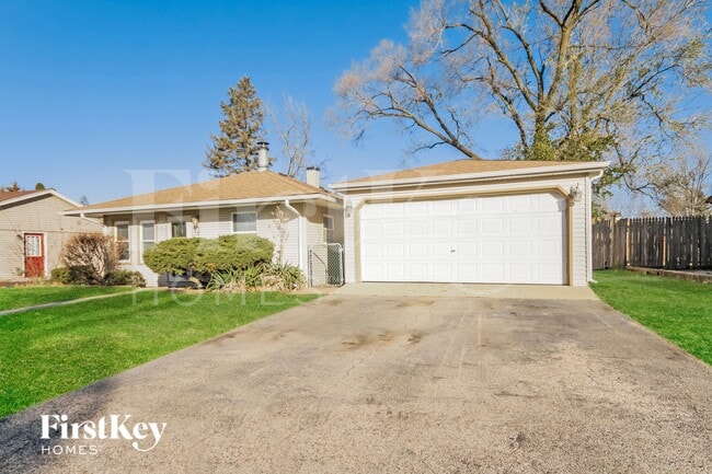 Building Photo - 10 Fir St